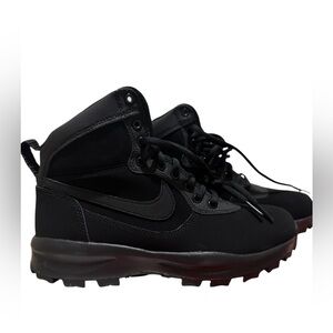 New Nike Manoadome Black Hiking
Training Boots Men's Size 7.5